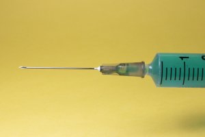 needle, vaccine, grandsons, Image by HeungSoon from Pixabay