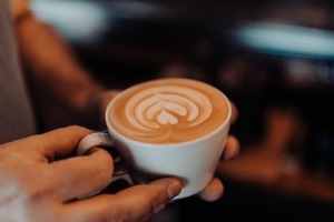 https://pixabay.com/photos/latte-art-cappuccino-coffee-5712779/ R-steray