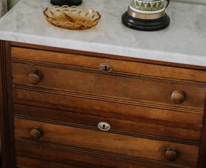 https://www.apartmenttherapy.com/secondhand-vintage-dresser-redo-marble-top-diy-37040447 , marble dresser, coz z home